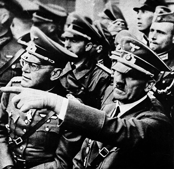 Hitler voor Warschau