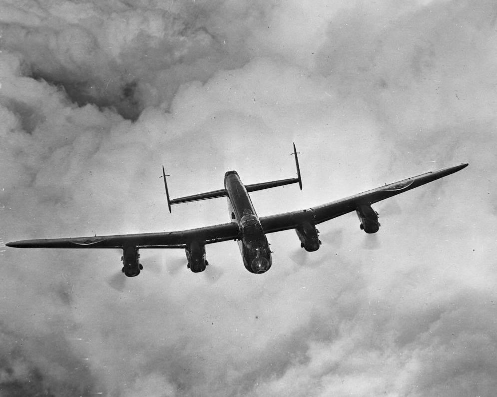 avro lancaster004