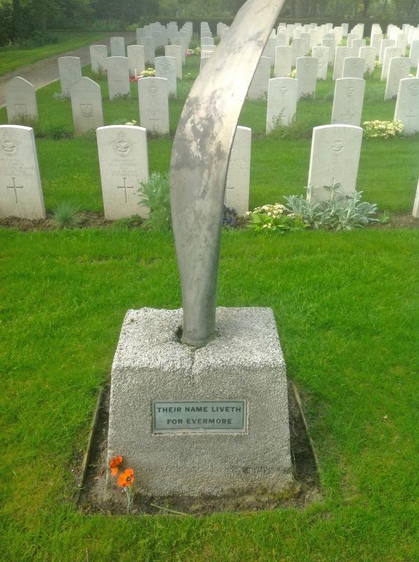 Propellor ED715 at cemetery in Bergen