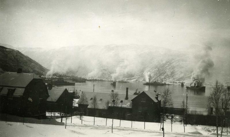 British Navy sailing with five destroyers into Ofotfjord