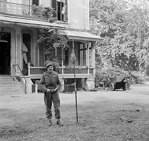 Major General Robert E. Urquhart, Oosterbeek