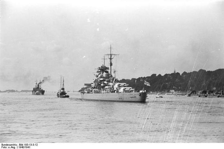 A tugboat guiding Bismarck at Brunsbüttel