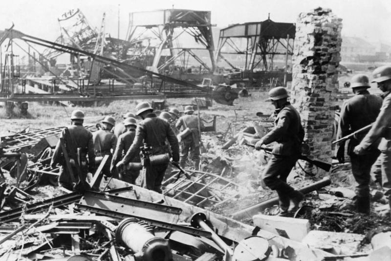 German soldiers at the Westerplatte, Danzig, 7 Sep 1939