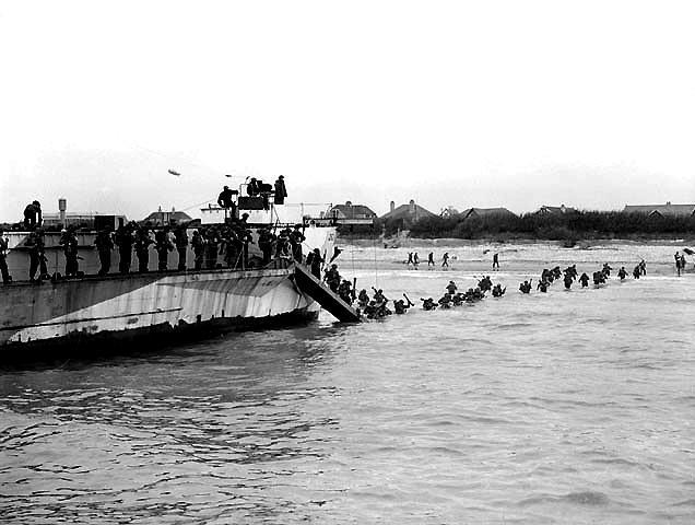 1 North Nova Scotia Highlanders landing at Juno Beach