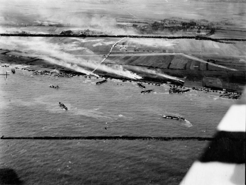 Aerial photo of the junction of King Red and King Green Gold Beach during the landing 50 Infantry Division