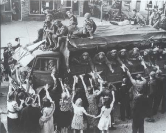 Koninklijke Nederlandse Brigade "Prinses Irene" Entering the Netherlands at Borkel en Schaft