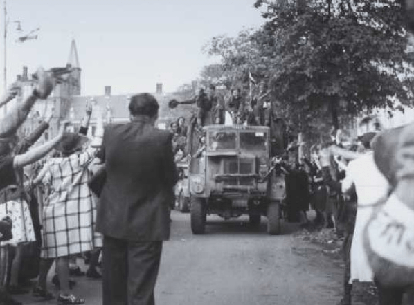 Koninklijke Nederlandse Brigade "Prinses Irene" Helping the Guards Armoured Division