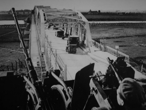 Koninklijke Nederlandse Brigade "Prinses Irene" passing Veghel